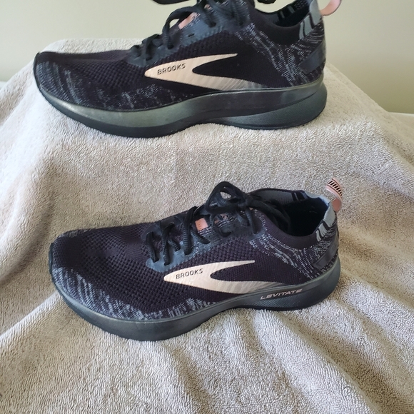 Brooks Levitate 4.0 7.5 women's - Picture 2 of 6